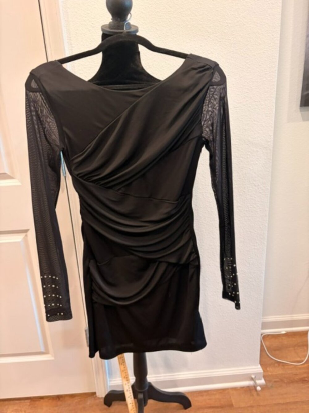 Women's Small long-sleeved black dress